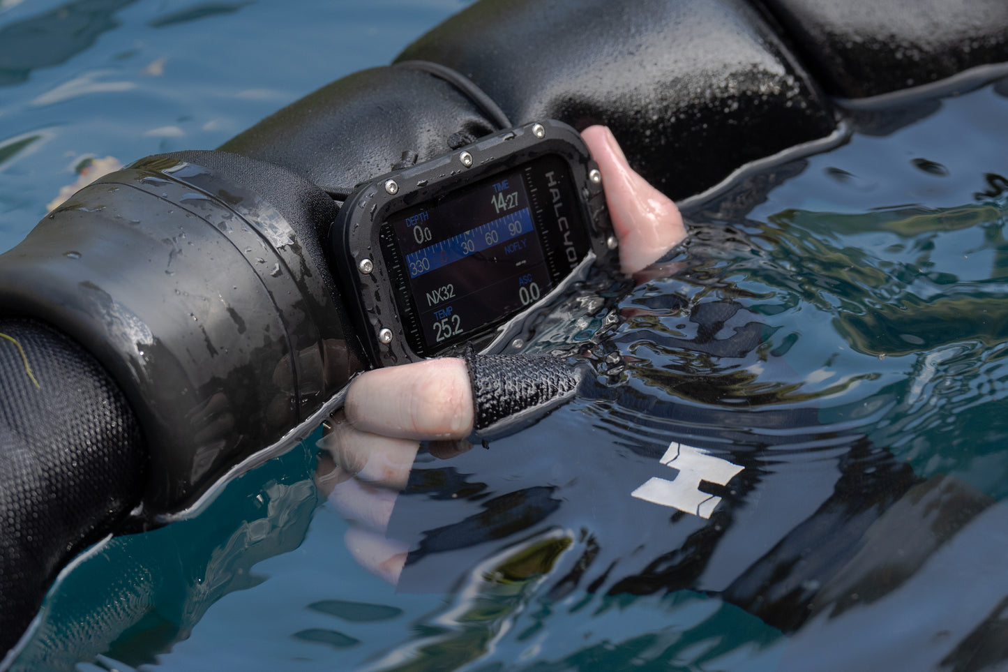 Halcyon Symbios™ Dive Computer System with Optional Tank Pod or Head Up Display