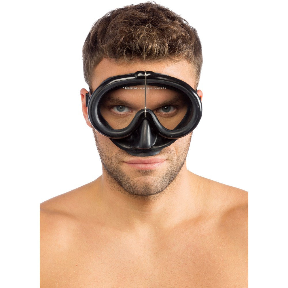 Front view of Cressi Pinocchio retro dive mask worn by male model
