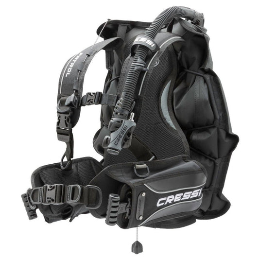 Cressi Scuba Set - Patrol BCD / MC9 Compact Regulator with Octopus and Pressure gauge - Infinity DiveCressi Scuba Set - Patrol BCD / MC9 Compact Regulator with Octopus and Pressure gaugeCressi