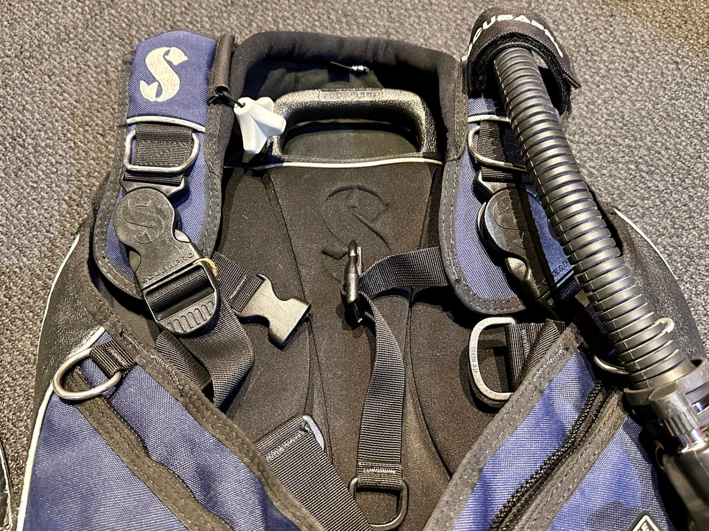 Scubapro Bella BCD with Air 2 - Women Size XS - Pre-owned