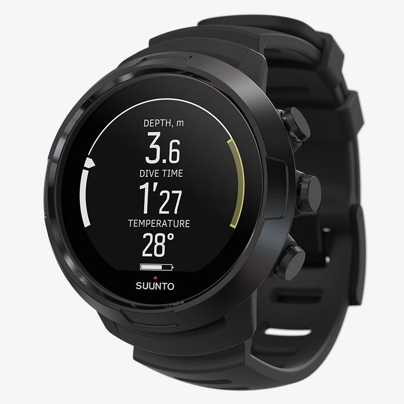 Suunto D5 潜水电脑,配有可选的 Tank Pod 和 AMX Teknology Protector