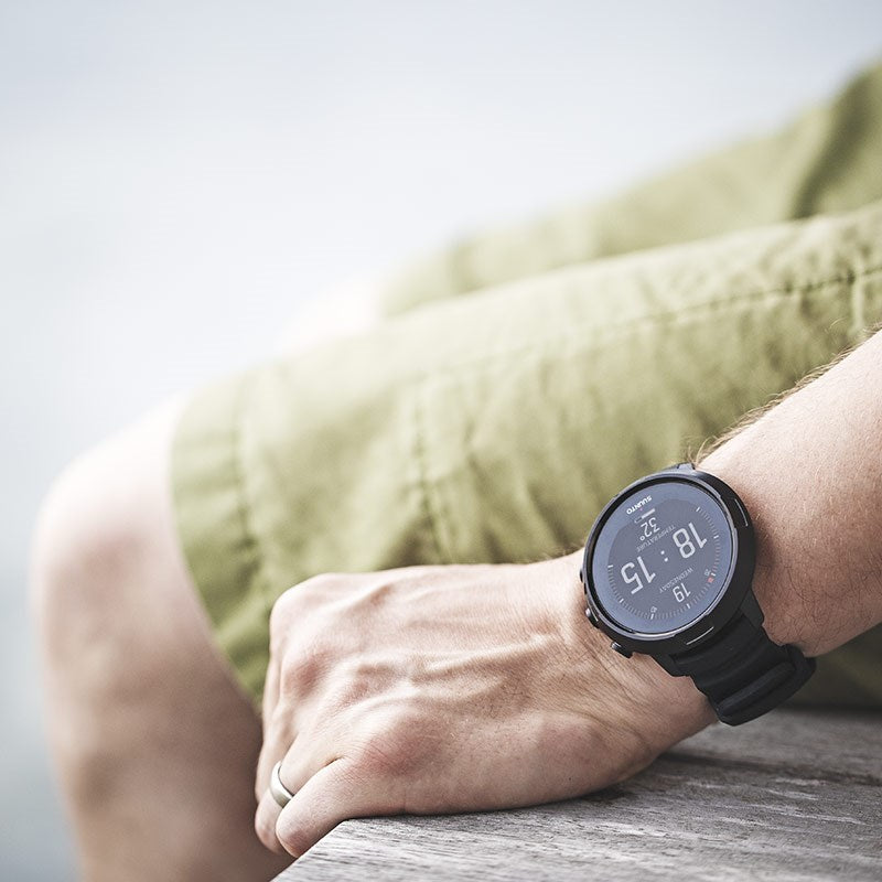 Suunto D5 潜水电脑,配有可选的 Tank Pod 和 AMX Teknology Protector