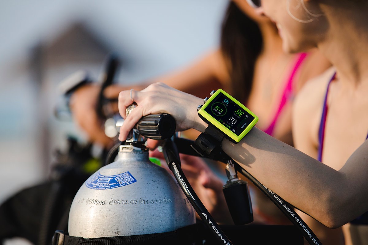Suunto Eon Core Dive Computer with USB Cable with Optional Tank Pod