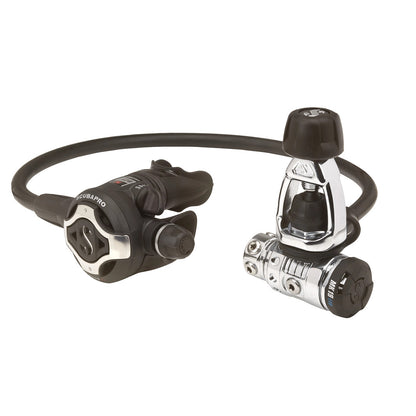 Regulator setup with hose routing configuration for diving use
