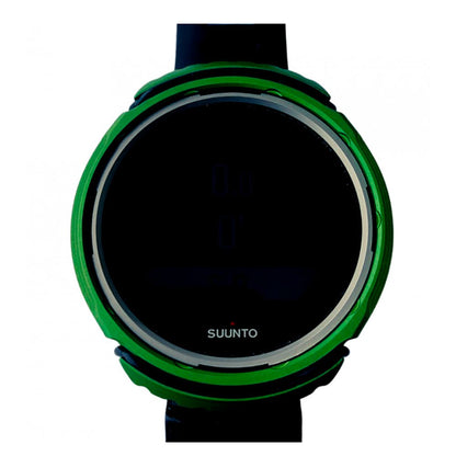 Suunto D5 潜水电脑，配有可选的 Tank Pod 和 AMX Teknology Protector