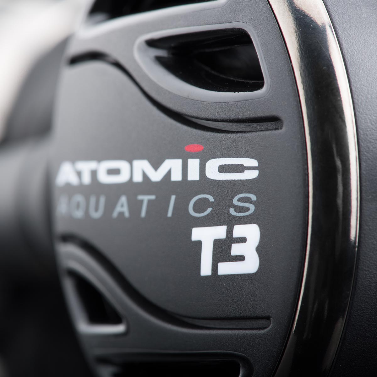 Atomic Aquatics Titanium T3 Regulator - Black - Infinity DiveAtomic Aquatics Titanium T3 Regulator - BlackAtomic Aquatics