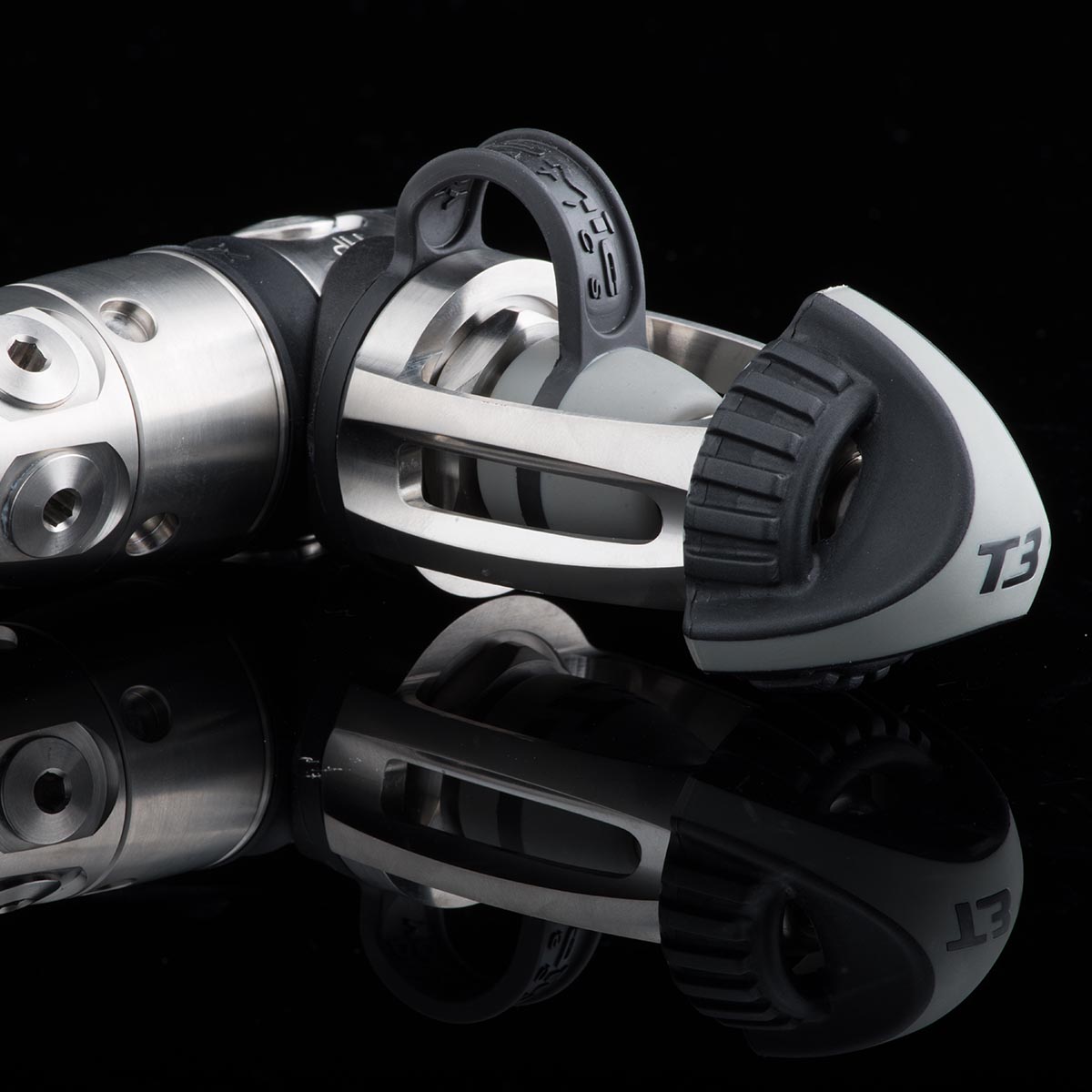 Atomic Aquatics Titanium T3 Regulator - Black - Infinity DiveAtomic Aquatics Titanium T3 Regulator - BlackAtomic Aquatics
