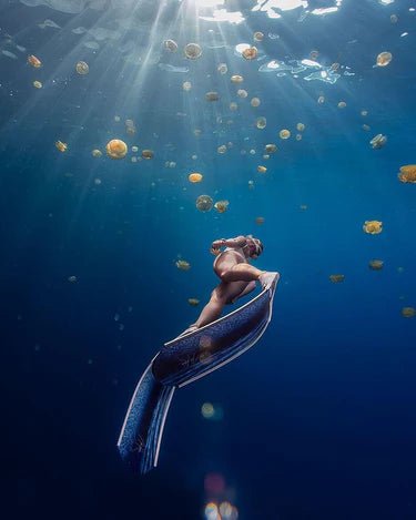 DiveR - Blue Vista by Ash Kara Free Diving Fin Blades - Infinity DiveDiveR - Blue Vista by Ash Kara Free Diving Fin BladesDiveR