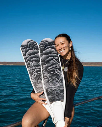 DiveR - Coral Black & White by Tiani Dun Free Diving Fin Blades - Infinity DiveDiveR - Coral Black & White by Tiani Dun Free Diving Fin BladesDiveR