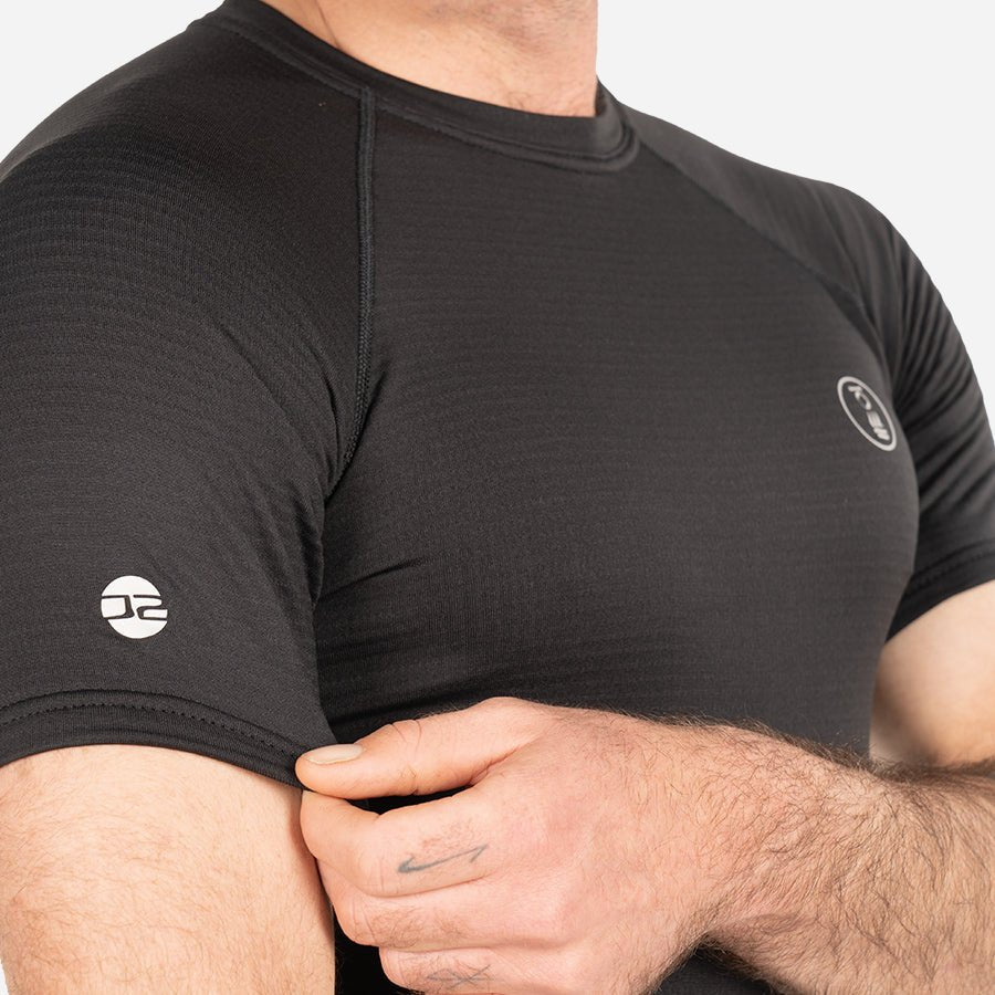 Fourth Element J2 Short Sleeves Top Black - Ocean Positive - Men - Infinity DiveFourth Element J2 Short Sleeves Top Black - Ocean Positive - MenFourth Element