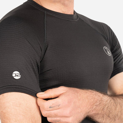 Fourth Element J2 Short Sleeves Top Black - Ocean Positive - Men - Infinity DiveFourth Element J2 Short Sleeves Top Black - Ocean Positive - MenFourth Element