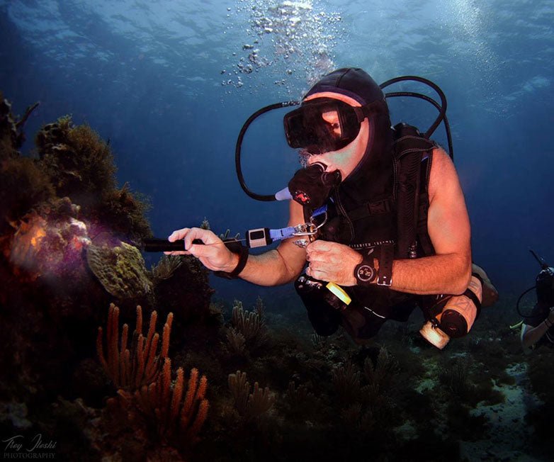 OrcaTorch D520 Underwater Dive Torch - 1000 Lumens - Infinity DiveOrcaTorch D520 Underwater Dive Torch - 1000 LumensOrcatorch