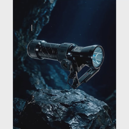 Side view of the Halcyon Phaser rechargeable scuba diving light