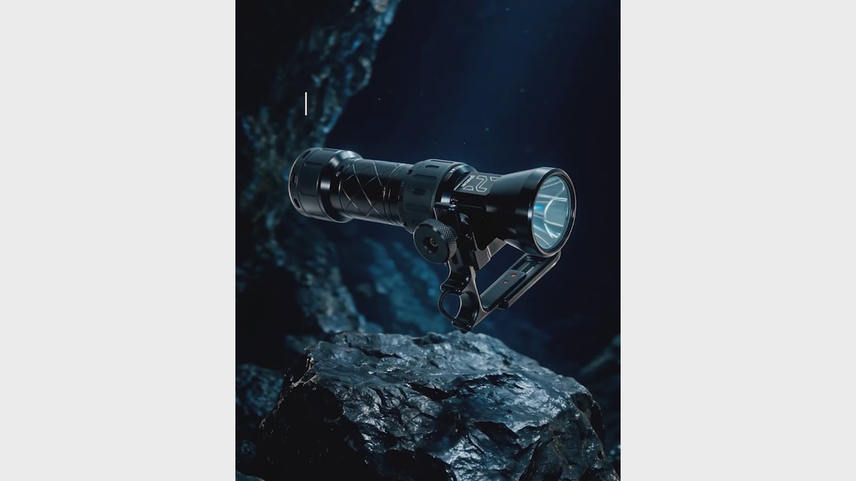 Side view of the Halcyon Phaser rechargeable scuba diving light