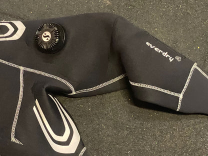 Scubapro Everdry 4 Neoprene Drysuit Men Size L - Pre - owned - Infinity DiveScubapro Everdry 4 Neoprene Drysuit Men Size L - Pre - ownedScubapro